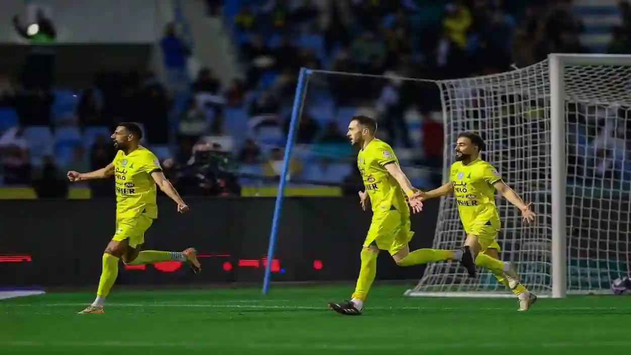 رونالدو يقود النصر لانتصار مثير على الخليج بثلاثية في دوري روشن